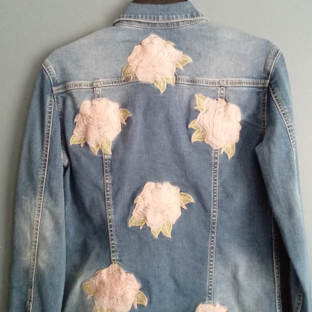 Denim Jacket Embroidered Floral‎ Applique Light Wash Distressed Button Up